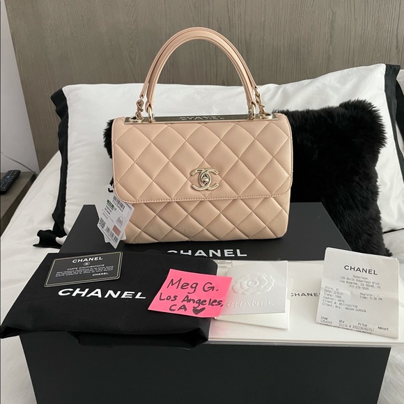 CHANEL Handbags - LIKE NEW 🖤 CHANEL 21S Light Beige Small Trendy CC